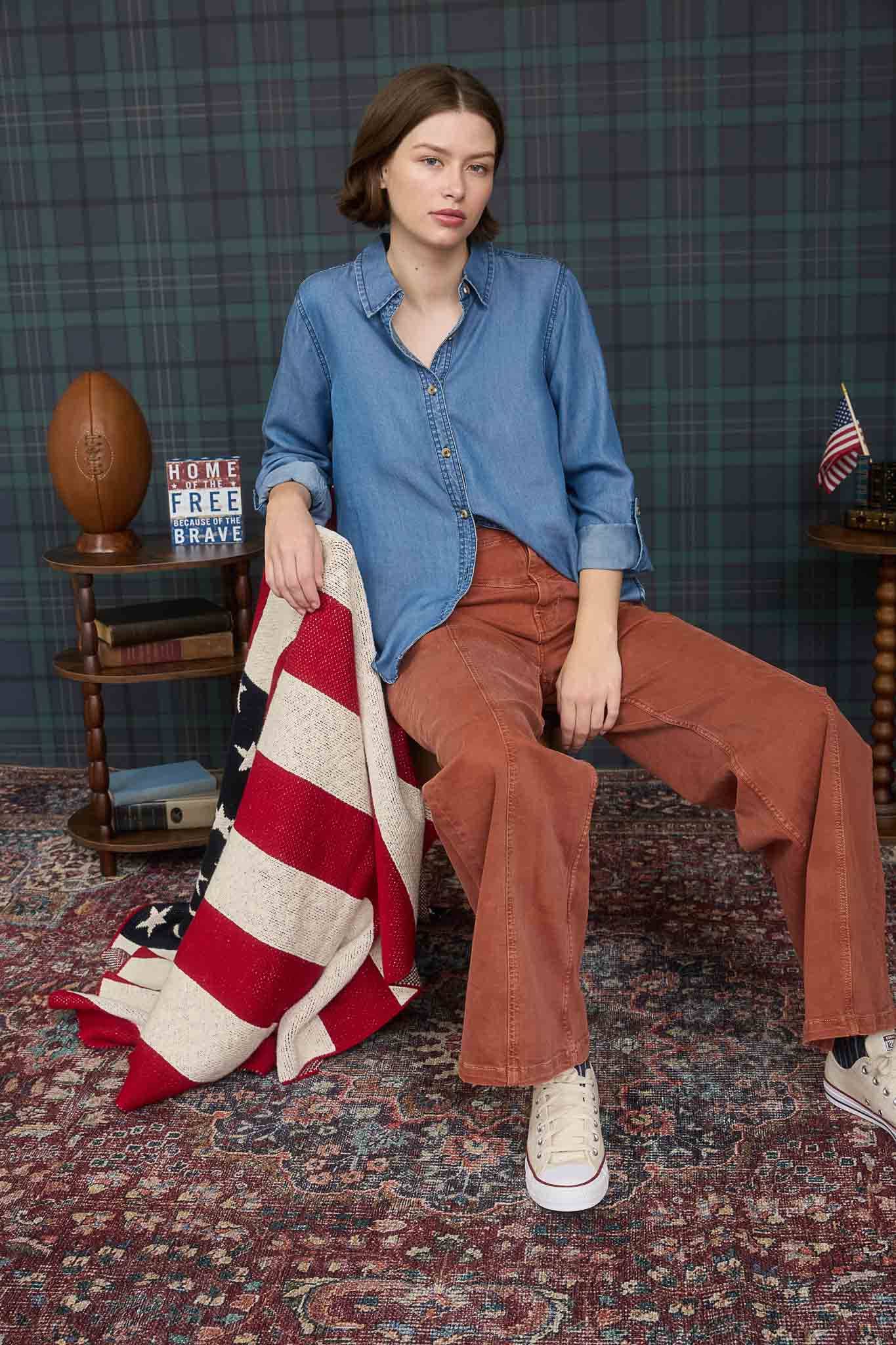 CHAMBRAY COLLARED 3/4 TAB SLEEVE BUTTON DOWN SHIRT