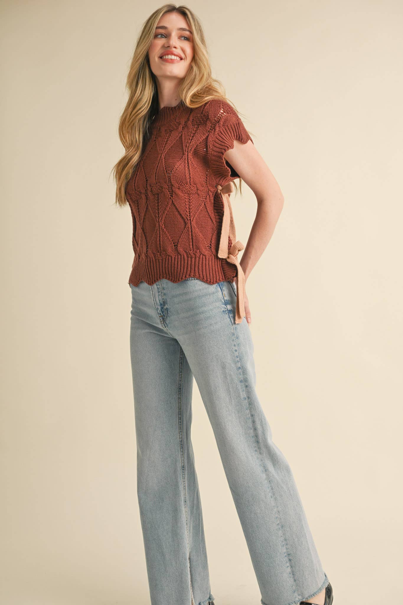 MOCK NECK CROPPED SWEATER VEST Brown