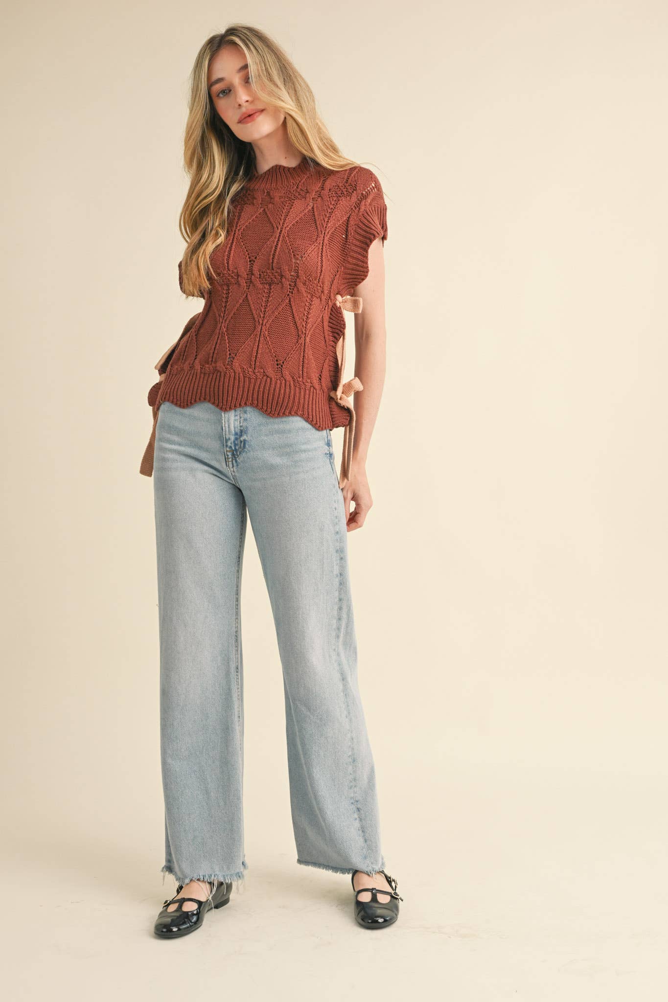 MOCK NECK CROPPED SWEATER VEST Brown
