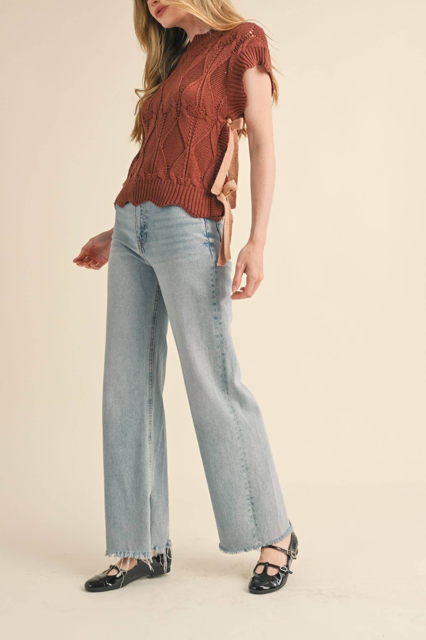 MOCK NECK CROPPED SWEATER VEST Brown