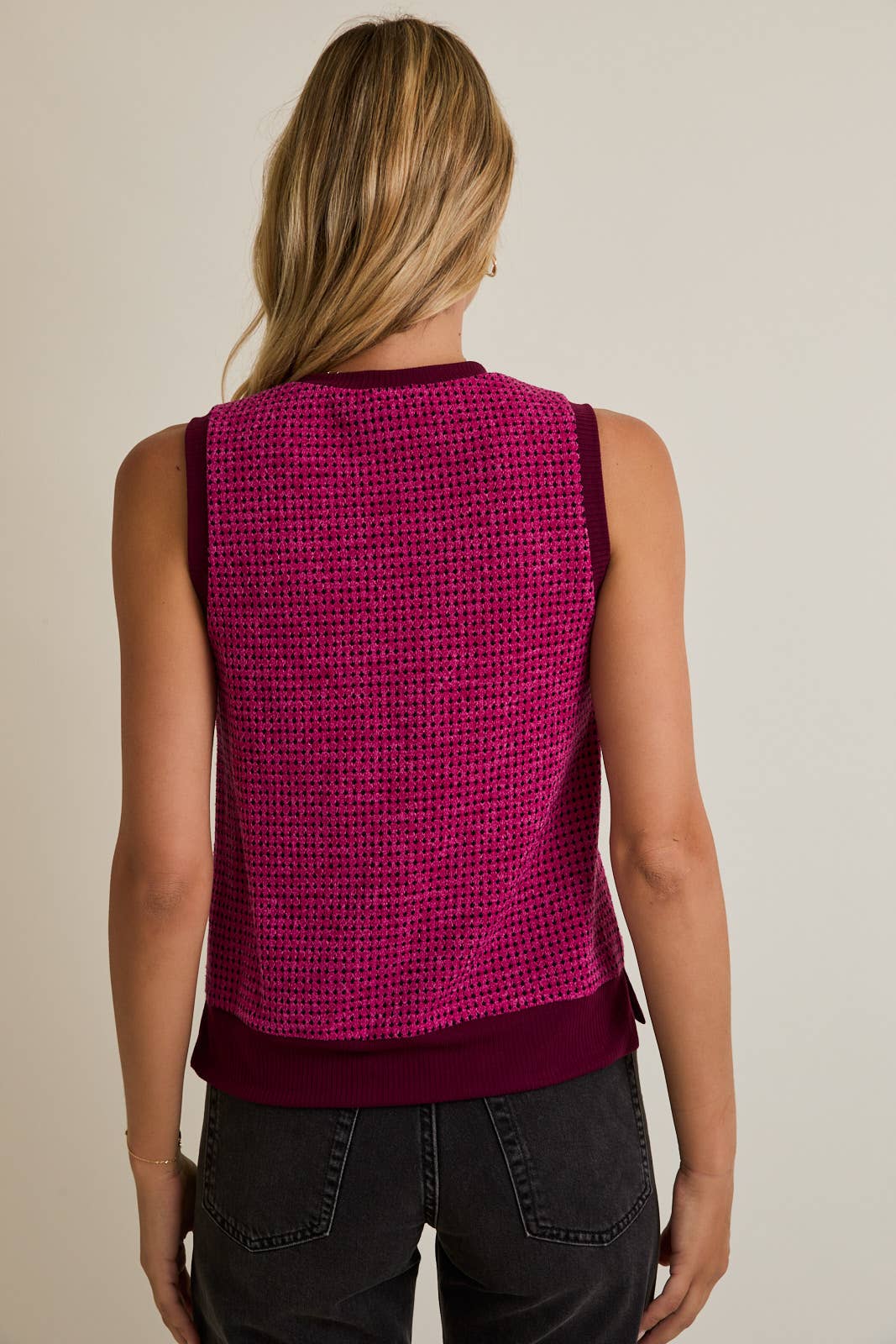 ROUND NECK SLEEVELESS CONTRAST DETAIL TOP