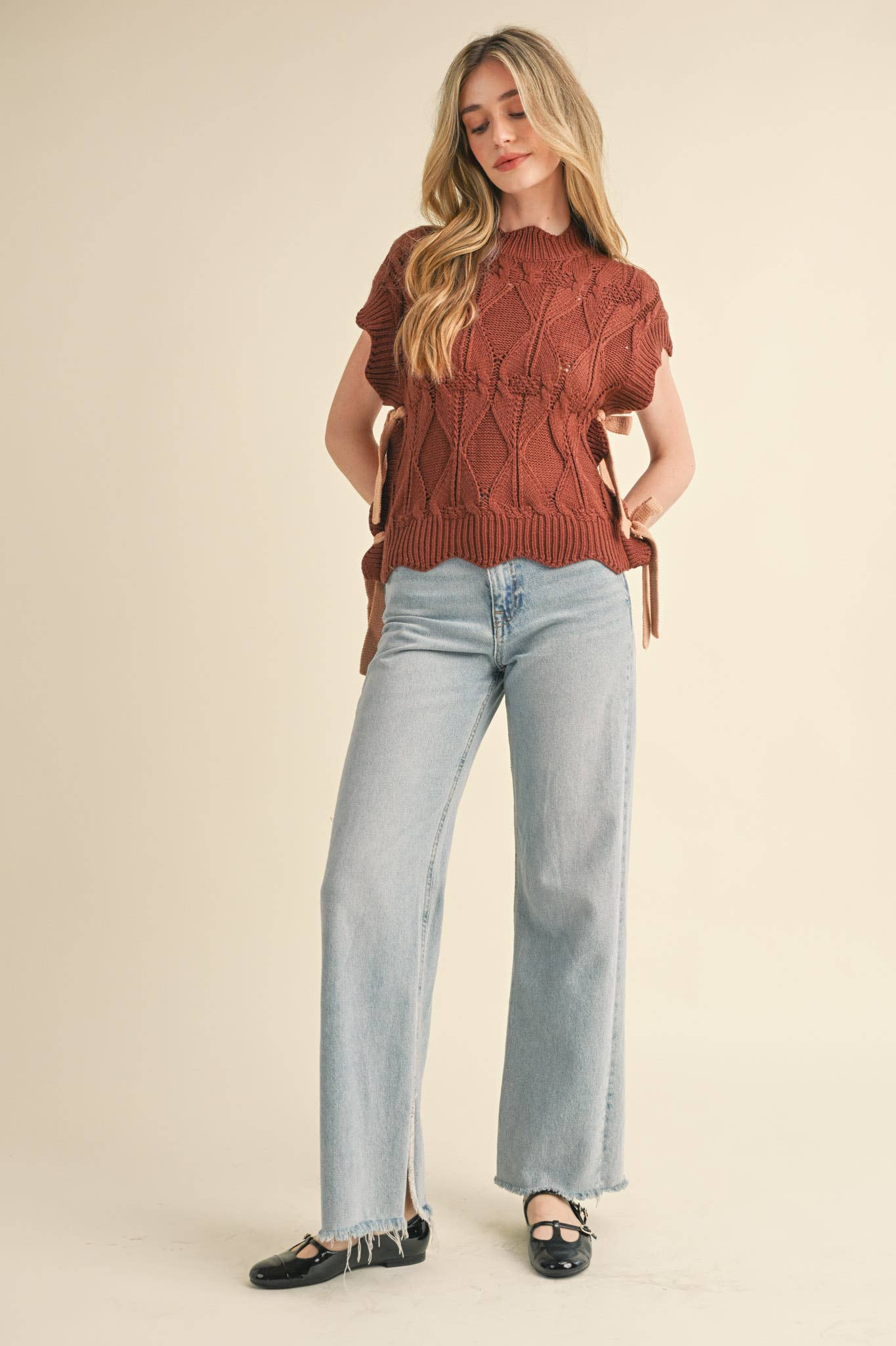 MOCK NECK CROPPED SWEATER VEST Brown