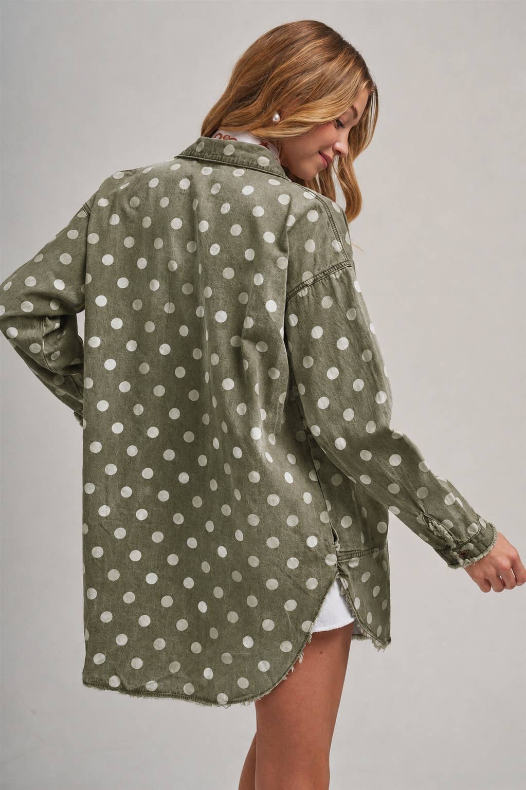POLKA DOT FALL CHAMBRAY SHIRT TOP WITH POCKETS AND FRAYED ED