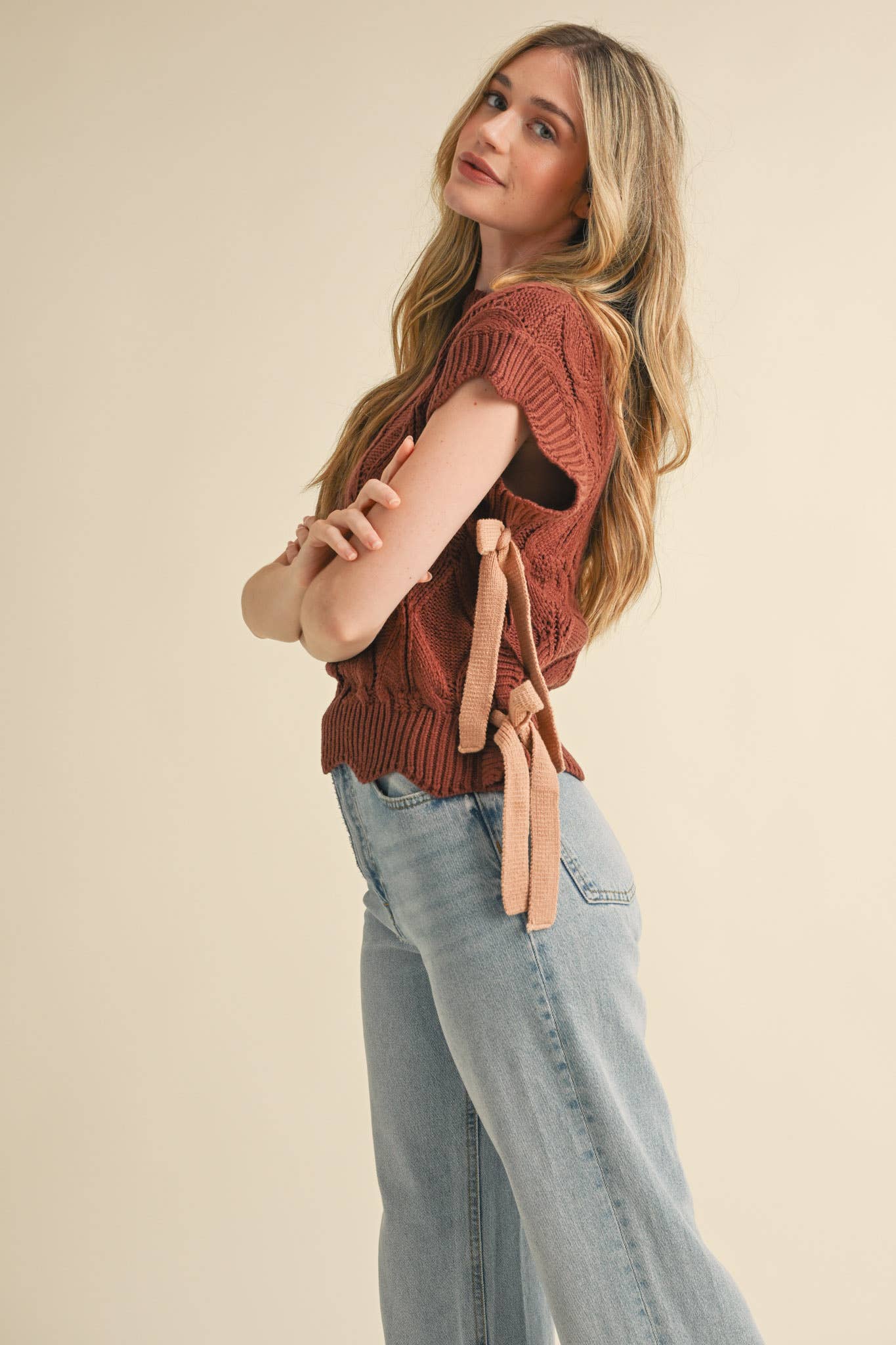 MOCK NECK CROPPED SWEATER VEST Brown