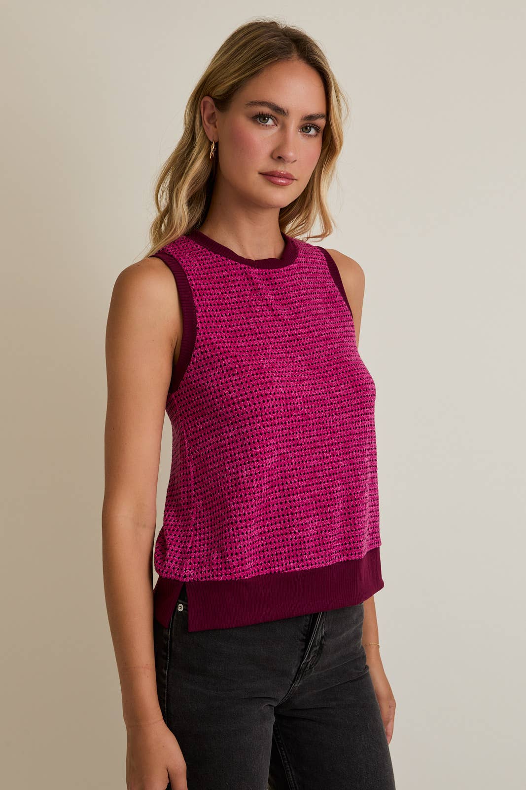 ROUND NECK SLEEVELESS CONTRAST DETAIL TOP