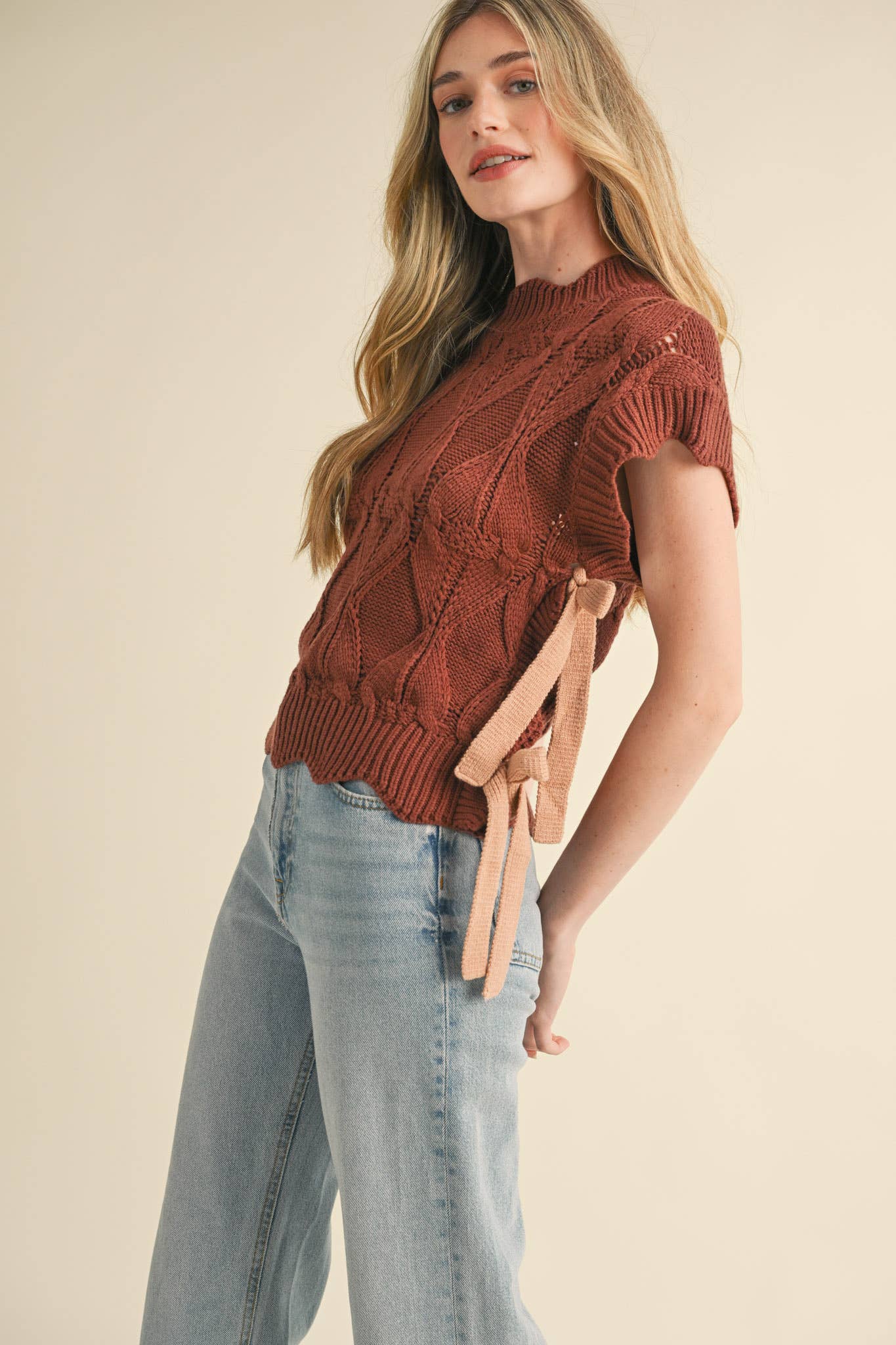MOCK NECK CROPPED SWEATER VEST Brown