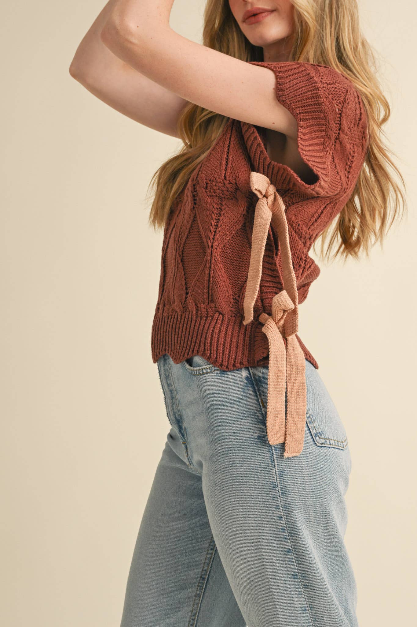 MOCK NECK CROPPED SWEATER VEST Brown