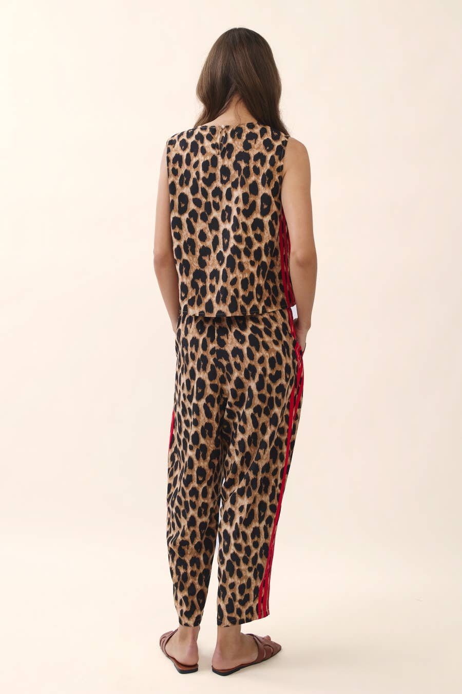 Leopard Printed Sleeveless Top And Barrel Pants Set