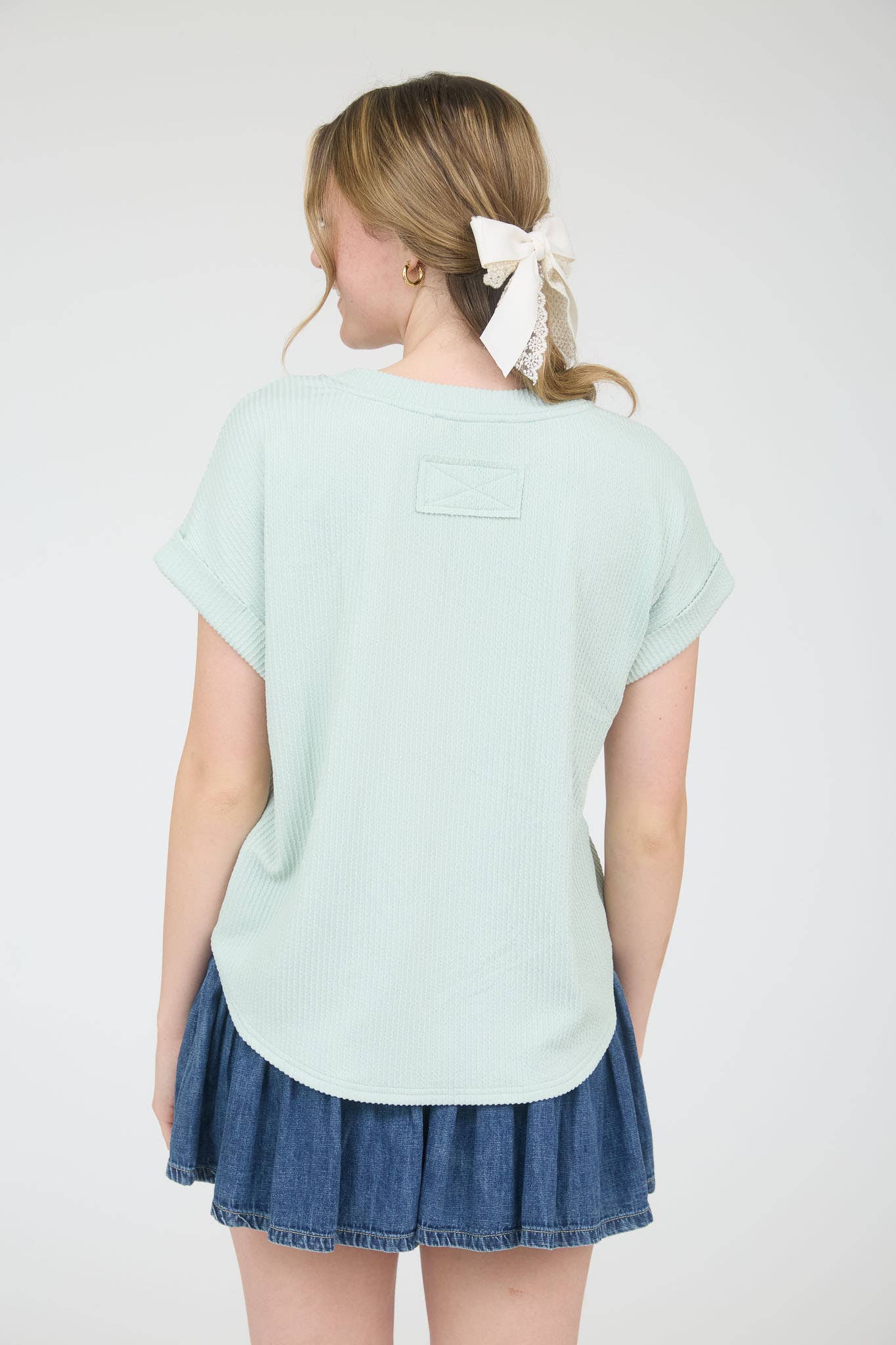 CREW NECK SHORT CUFF SLEEVE RIBBED KNIT TOP