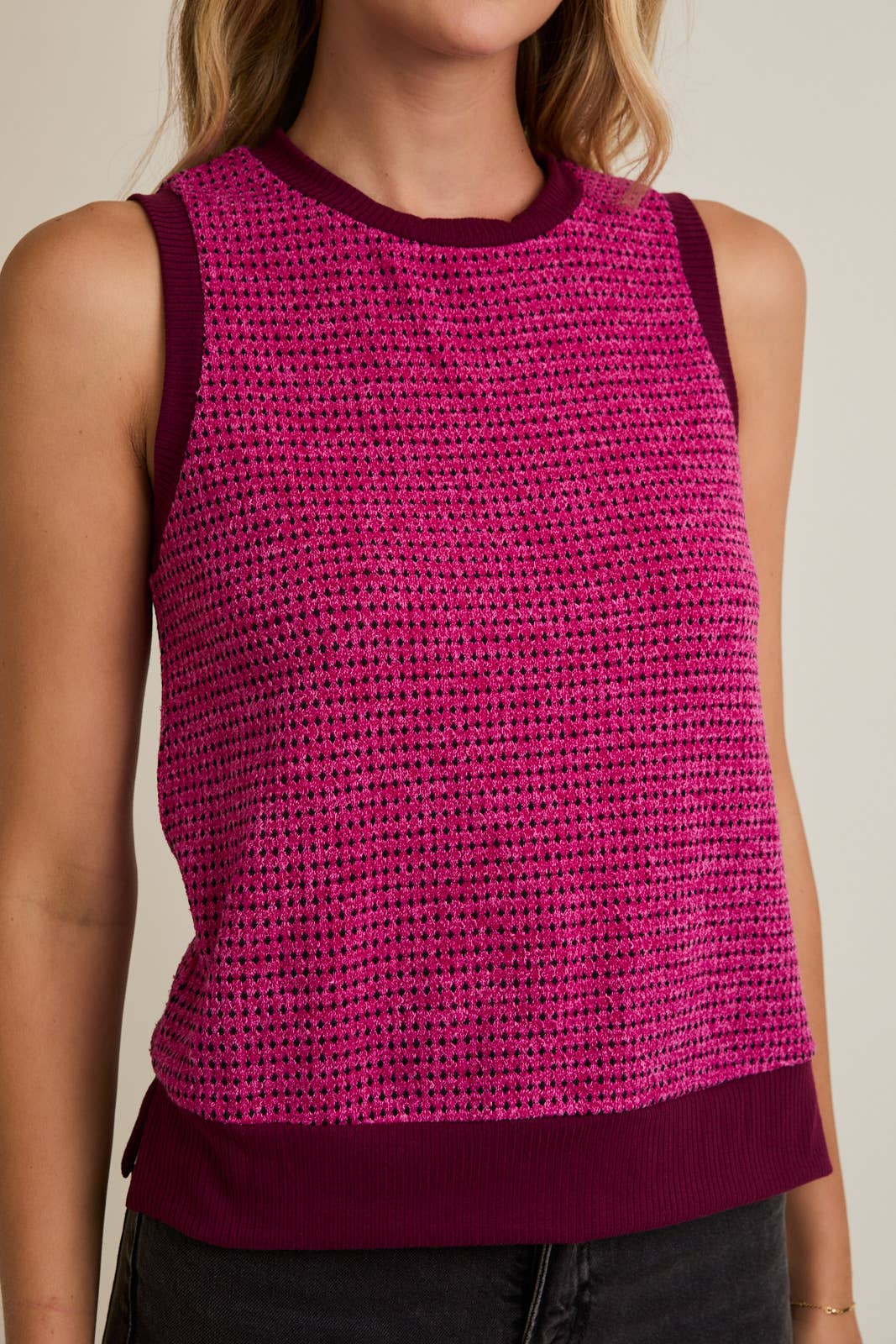 ROUND NECK SLEEVELESS CONTRAST DETAIL TOP